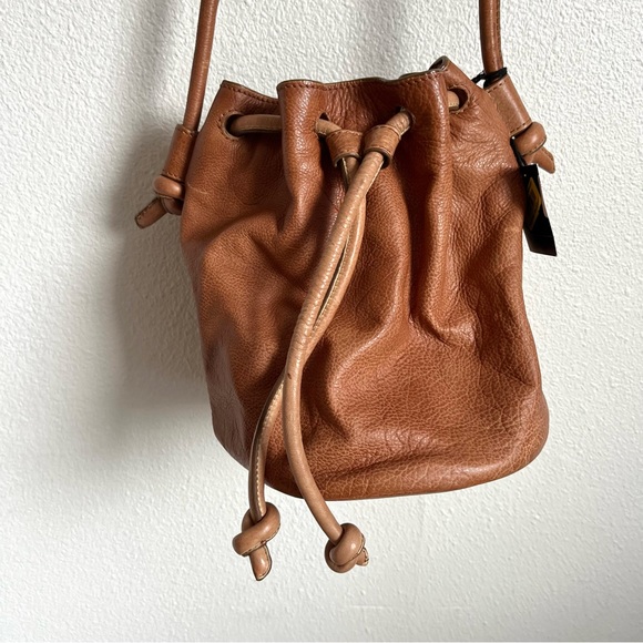 Frye / NWT Nora Knotted Bucket in Beige - Picture 5 of 10